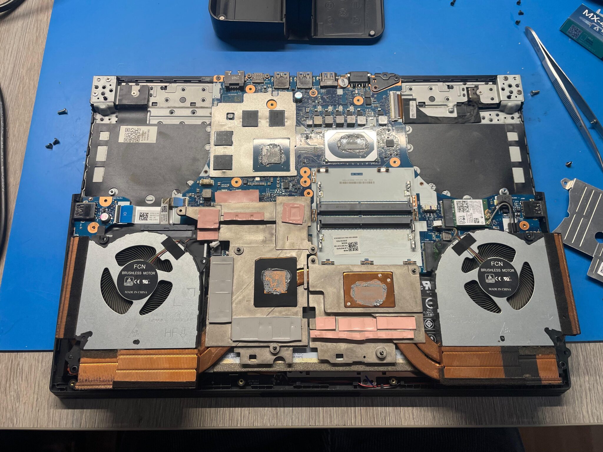 Curatare laptop Gaming Legion 5 15IMH6 si upgrade memorie ram (1)